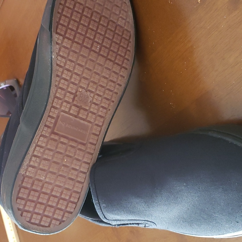 8 1/2 No Boundaries Black Memory Foam Slip On Sne… - image 3